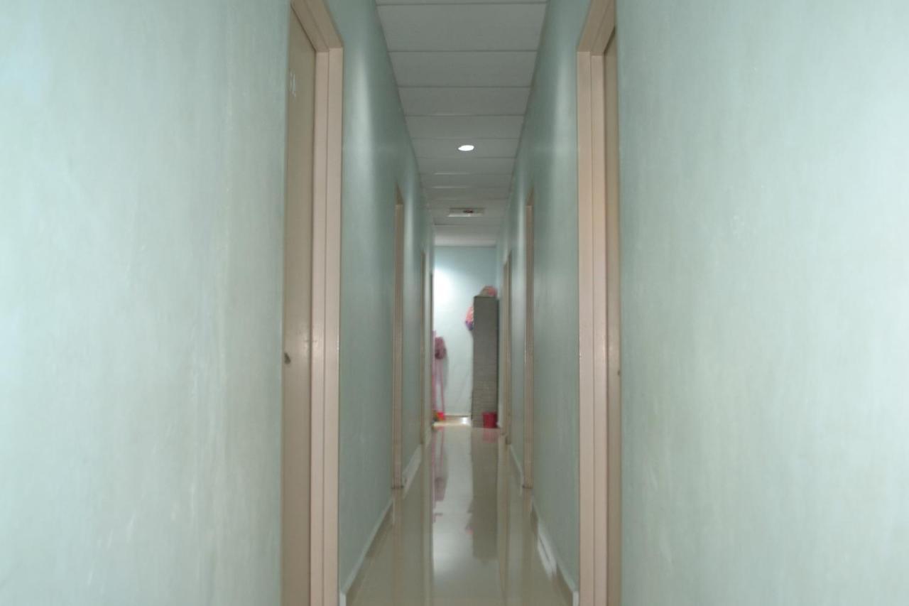 Oyo 89737 Hotel Tishoa Kampong Batu Tiga Eksteriør bilde