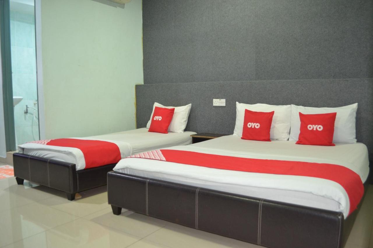 Oyo 89737 Hotel Tishoa Kampong Batu Tiga Eksteriør bilde