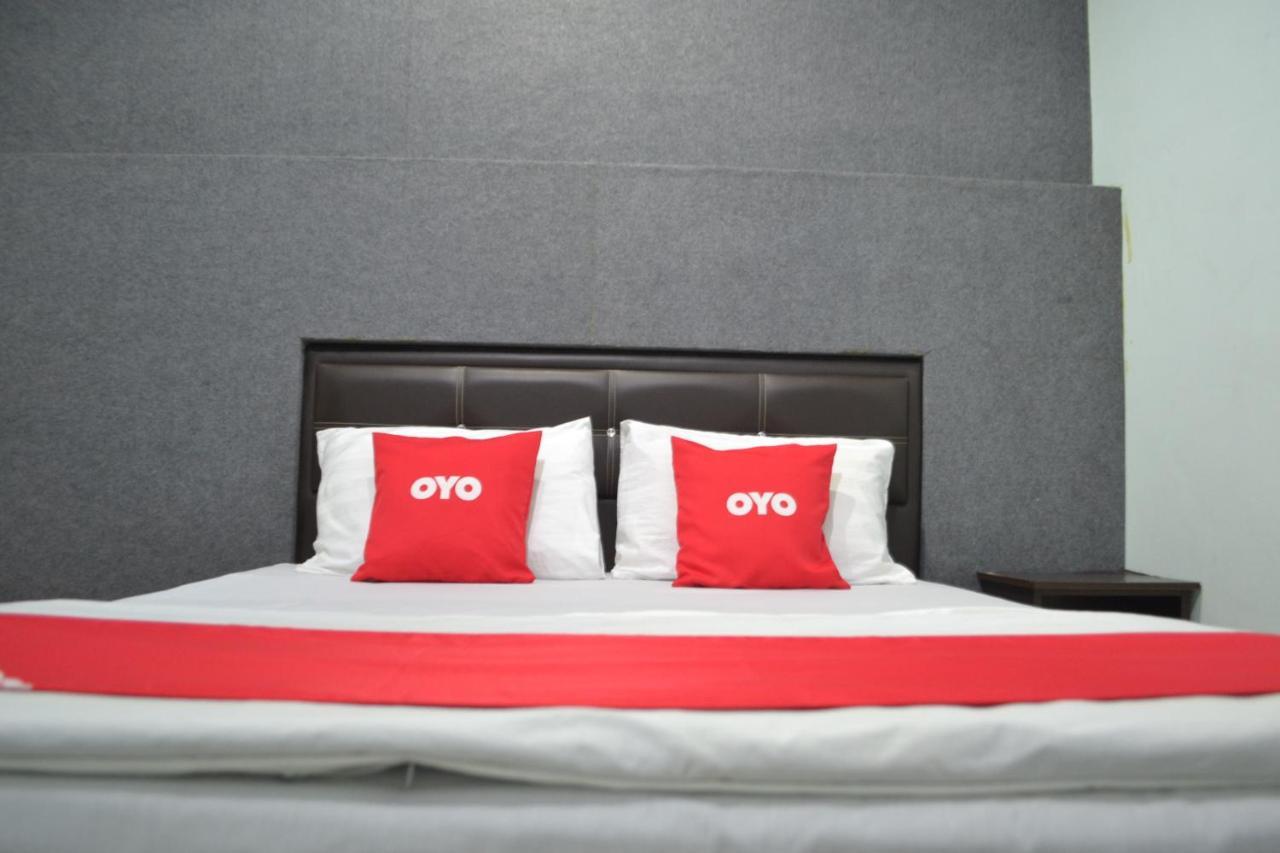 Oyo 89737 Hotel Tishoa Kampong Batu Tiga Eksteriør bilde