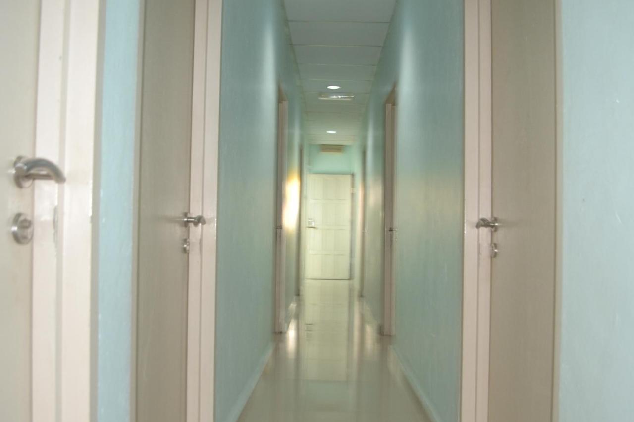 Oyo 89737 Hotel Tishoa Kampong Batu Tiga Eksteriør bilde