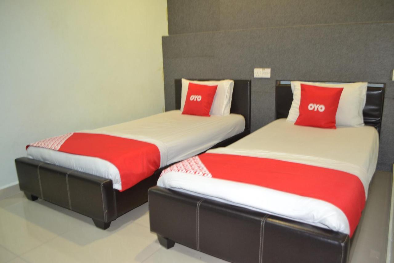 Oyo 89737 Hotel Tishoa Kampong Batu Tiga Eksteriør bilde