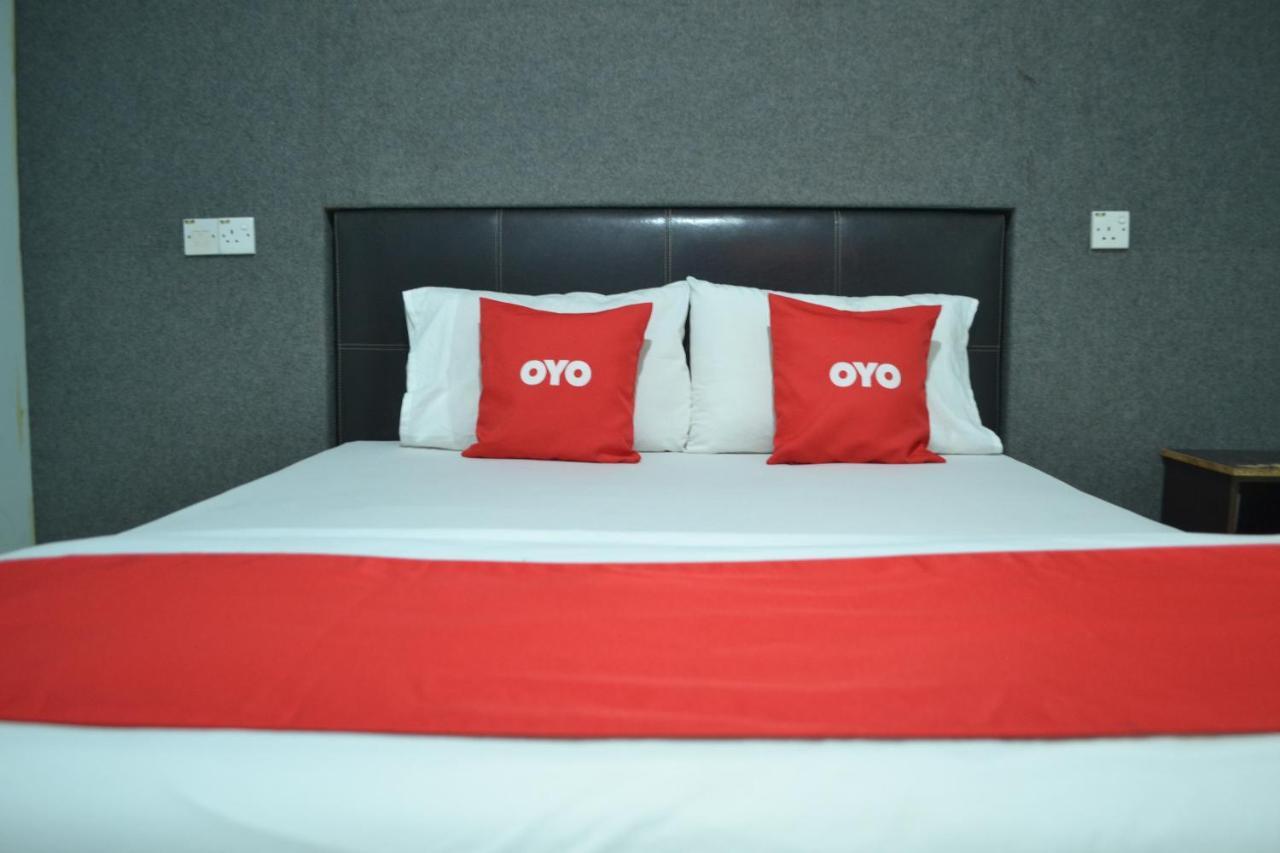 Oyo 89737 Hotel Tishoa Kampong Batu Tiga Eksteriør bilde