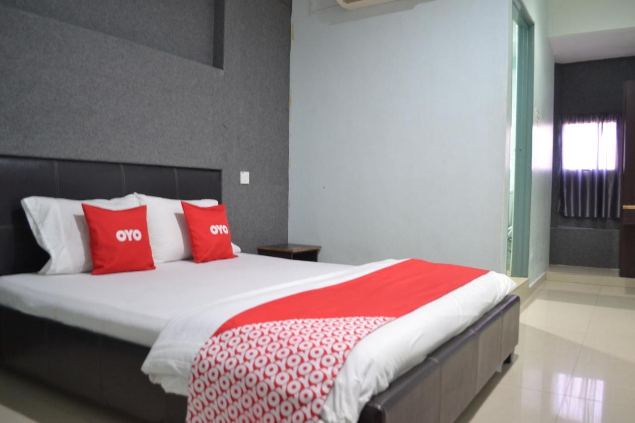 Oyo 89737 Hotel Tishoa Kampong Batu Tiga Eksteriør bilde