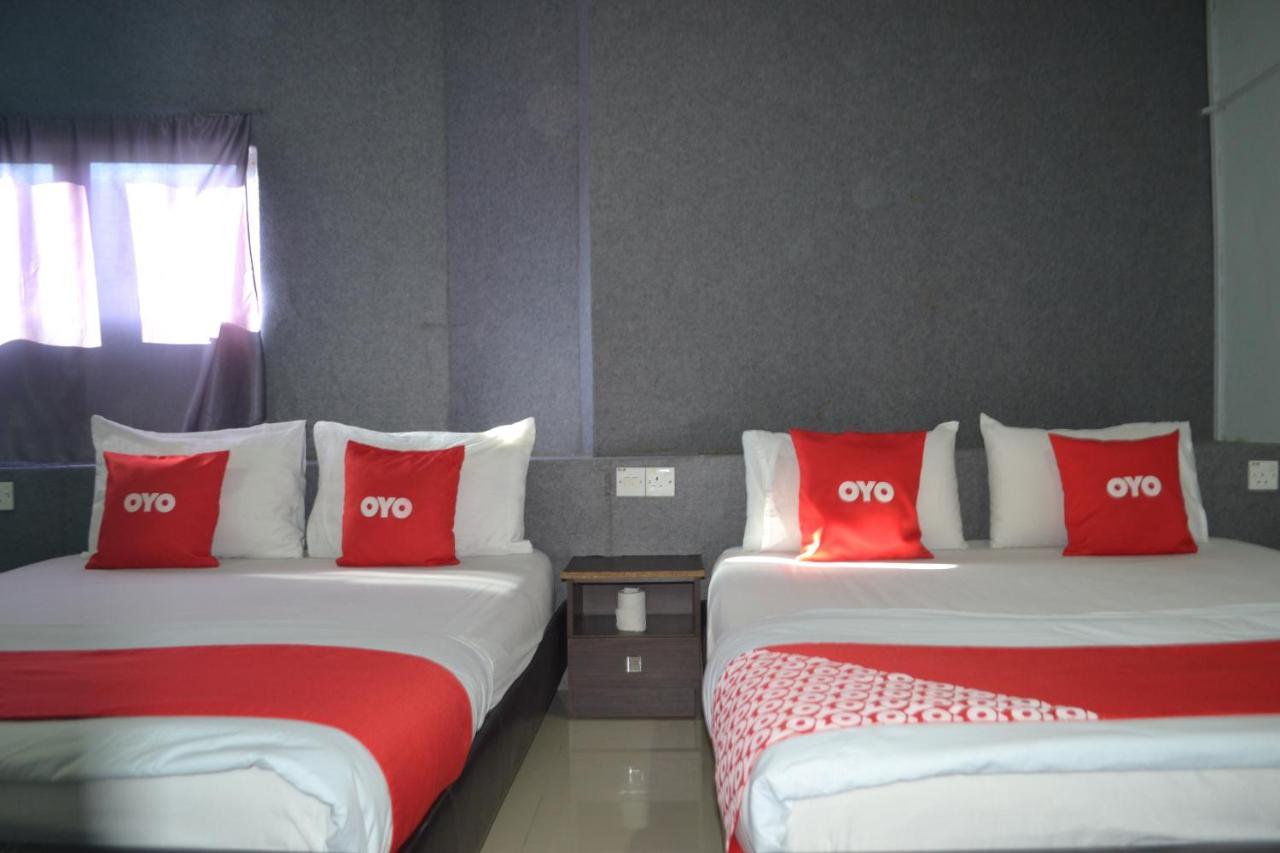 Oyo 89737 Hotel Tishoa Kampong Batu Tiga Eksteriør bilde