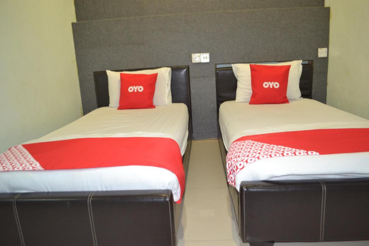 Oyo 89737 Hotel Tishoa Kampong Batu Tiga Eksteriør bilde