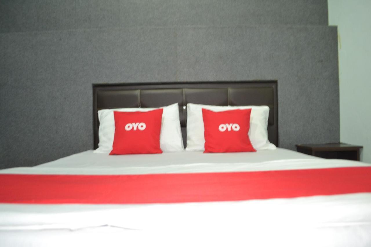 Oyo 89737 Hotel Tishoa Kampong Batu Tiga Eksteriør bilde
