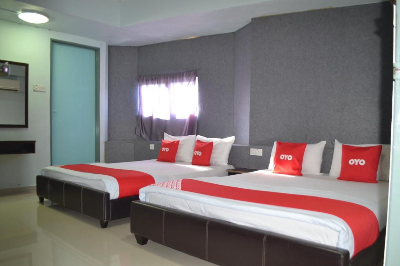 Oyo 89737 Hotel Tishoa Kampong Batu Tiga Eksteriør bilde