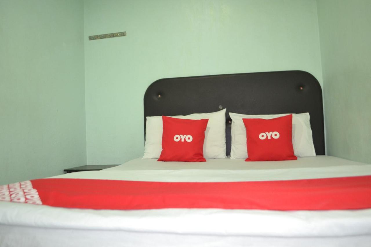 Oyo 89737 Hotel Tishoa Kampong Batu Tiga Eksteriør bilde